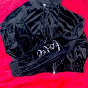 Black cropped hoodie with a lil hole in the hood